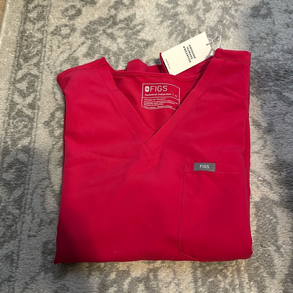 figs one pocket top